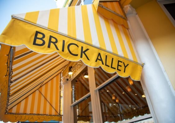Brick Alley Pub welcomes the appetites of tourists, locals, and college students alike.